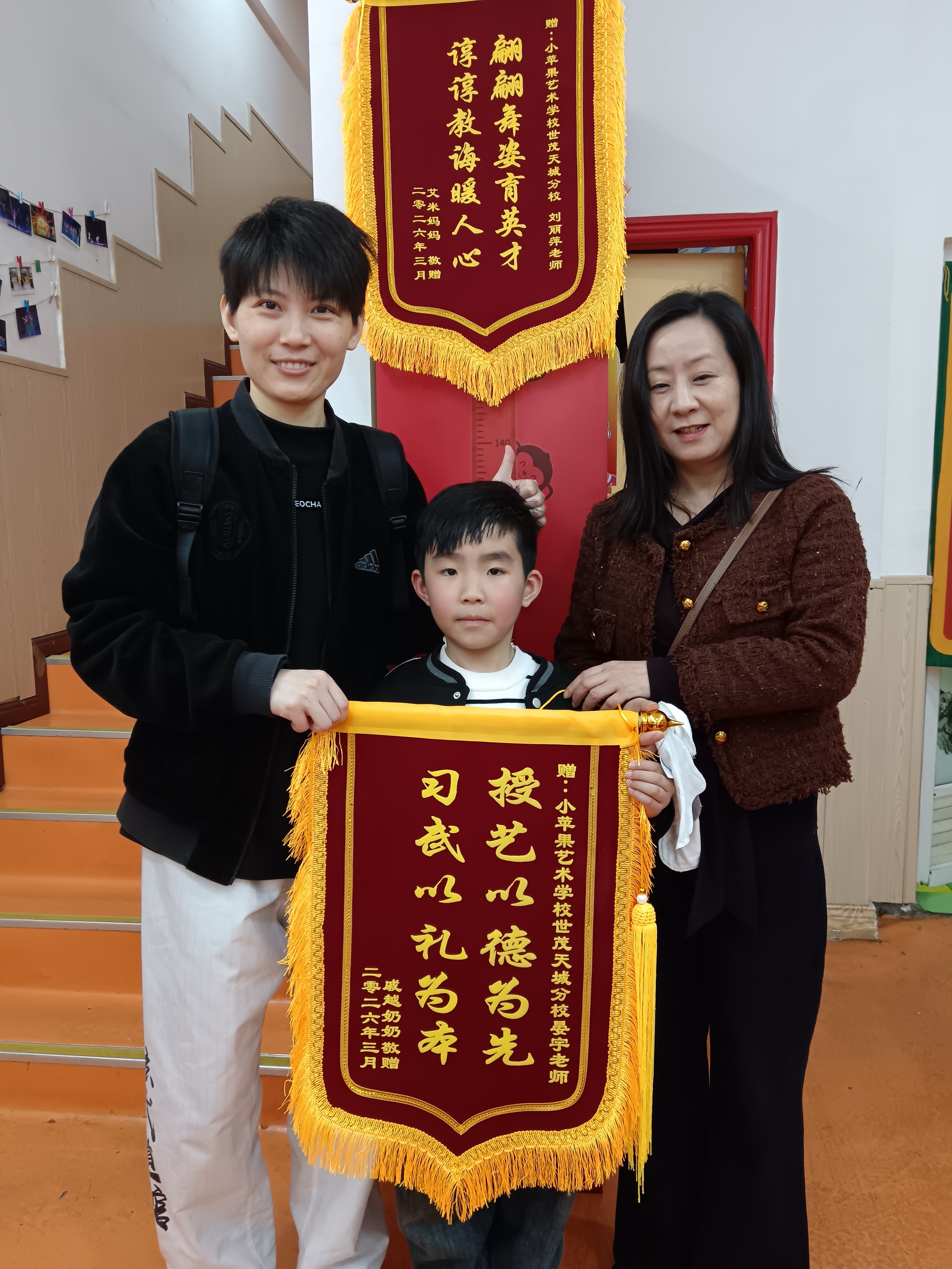 翩翩舞姿育英才，谆谆教诲暖人心